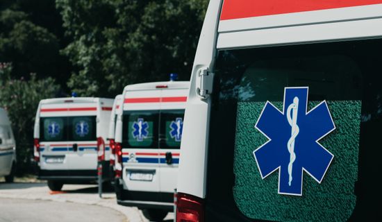 鹤庆救护车转运病人过路高速收费吗？